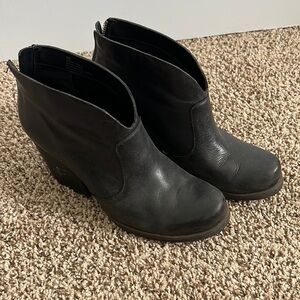 Black booties. Size 8​​
